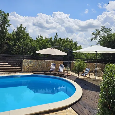 Sunny Pool Appartement