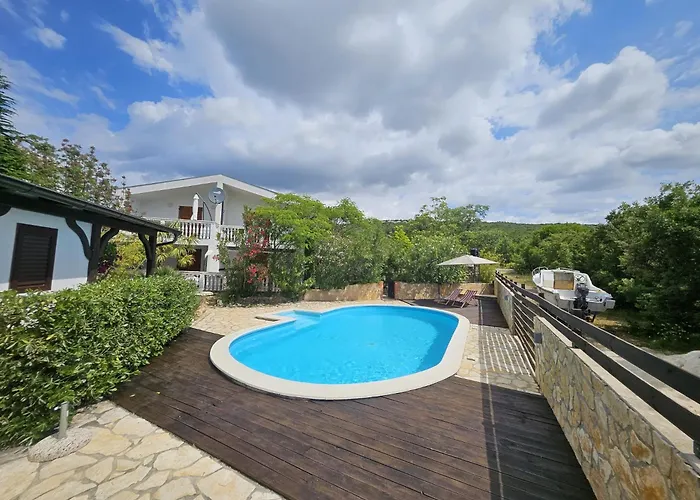 Sunny Pool Maslenica