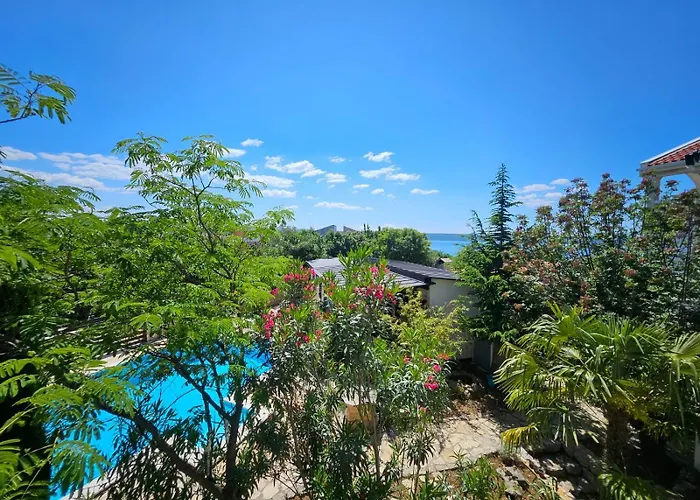 Sunny Pool Apartment *