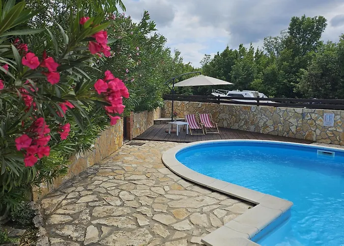 Sunny Pool Maslenica